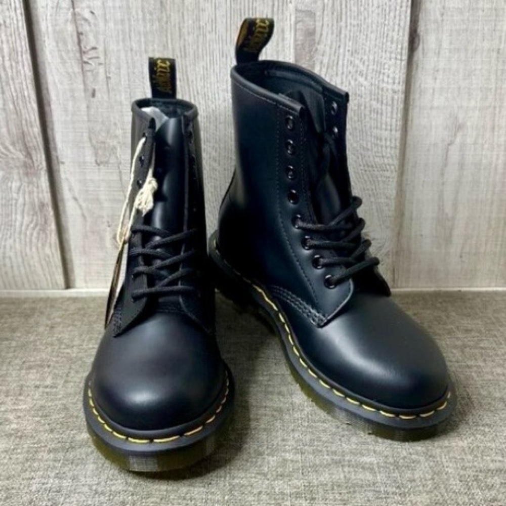 NEW WITH BOX - Dr. Martens 1460 Smooth Leather